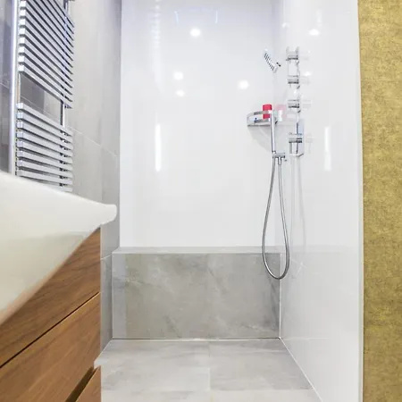 Guestready - Spacious Apt With Terrace Pools Apartament